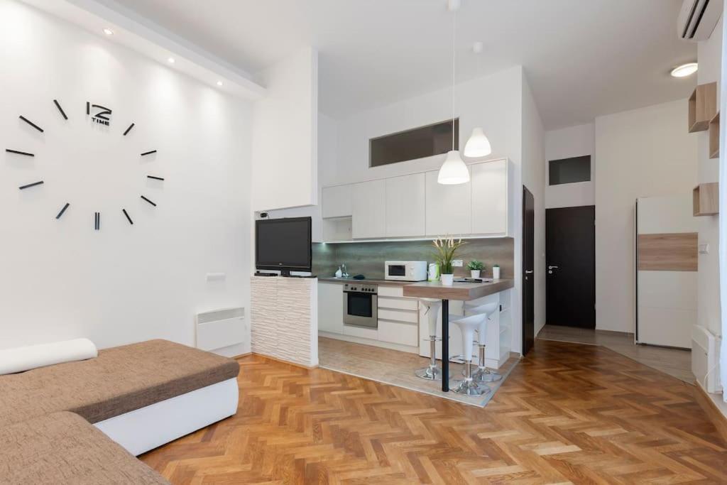 Szent Istvan Ter 4 Next To Basilica A 1 Bedroom Budapest Exterior foto