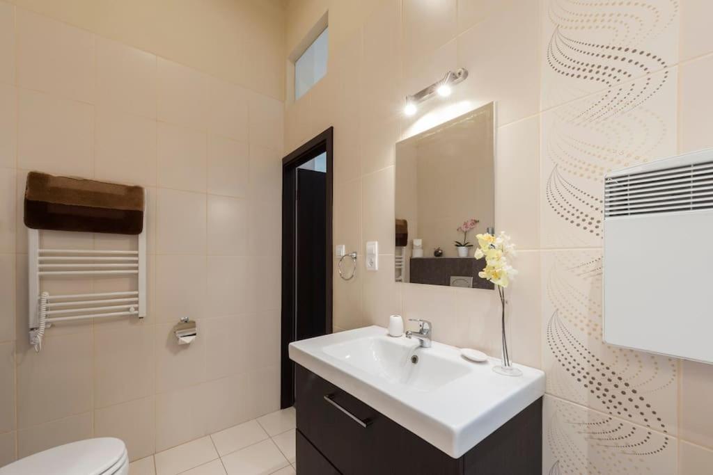 Szent Istvan Ter 4 Next To Basilica A 1 Bedroom Budapest Exterior foto