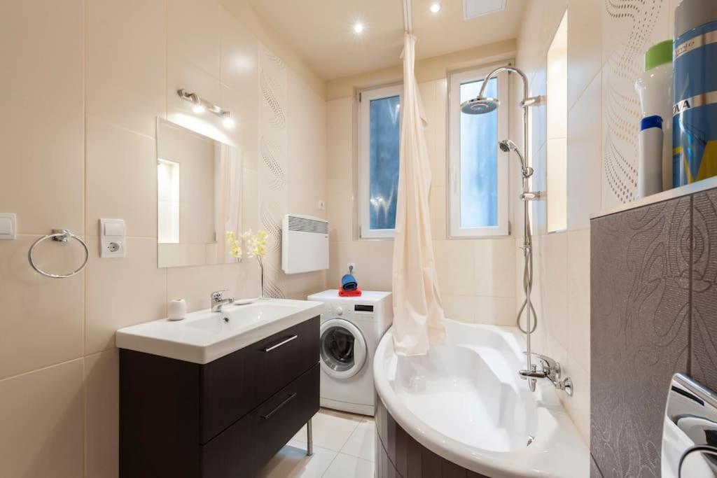 Szent Istvan Ter 4 Next To Basilica A 1 Bedroom Budapest Exterior foto