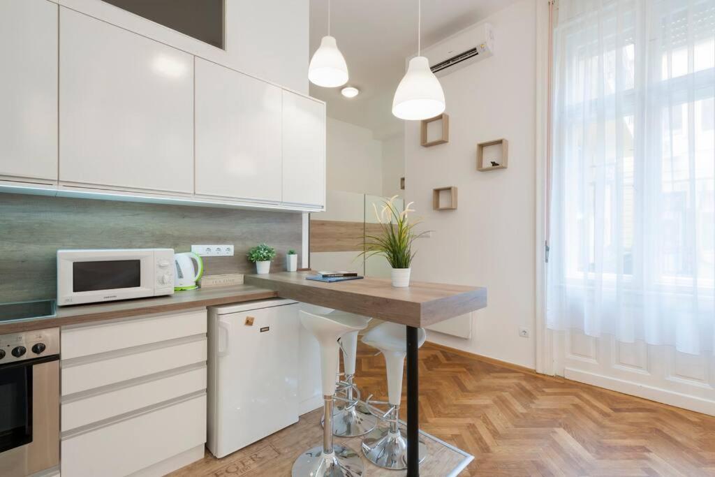 Szent Istvan Ter 4 Next To Basilica A 1 Bedroom Budapest Exterior foto