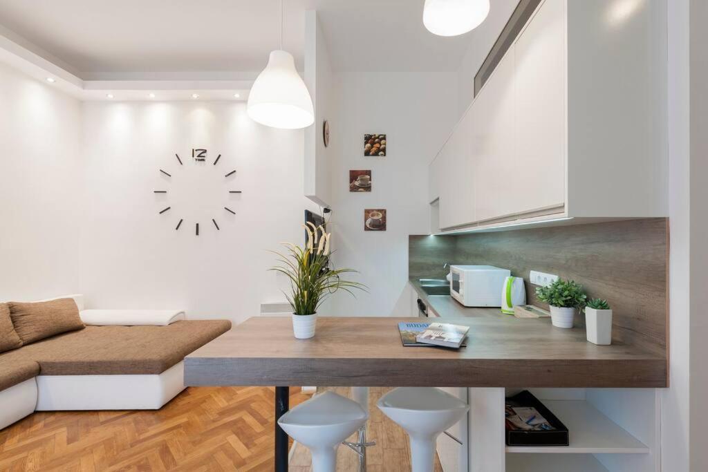 Szent Istvan Ter 4 Next To Basilica A 1 Bedroom Budapest Exterior foto
